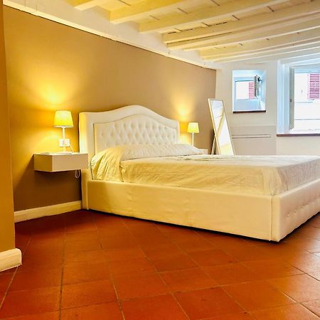 Amazing First Floor Apartment In Piazza Santa Croce Firenze Florence Exterior photo